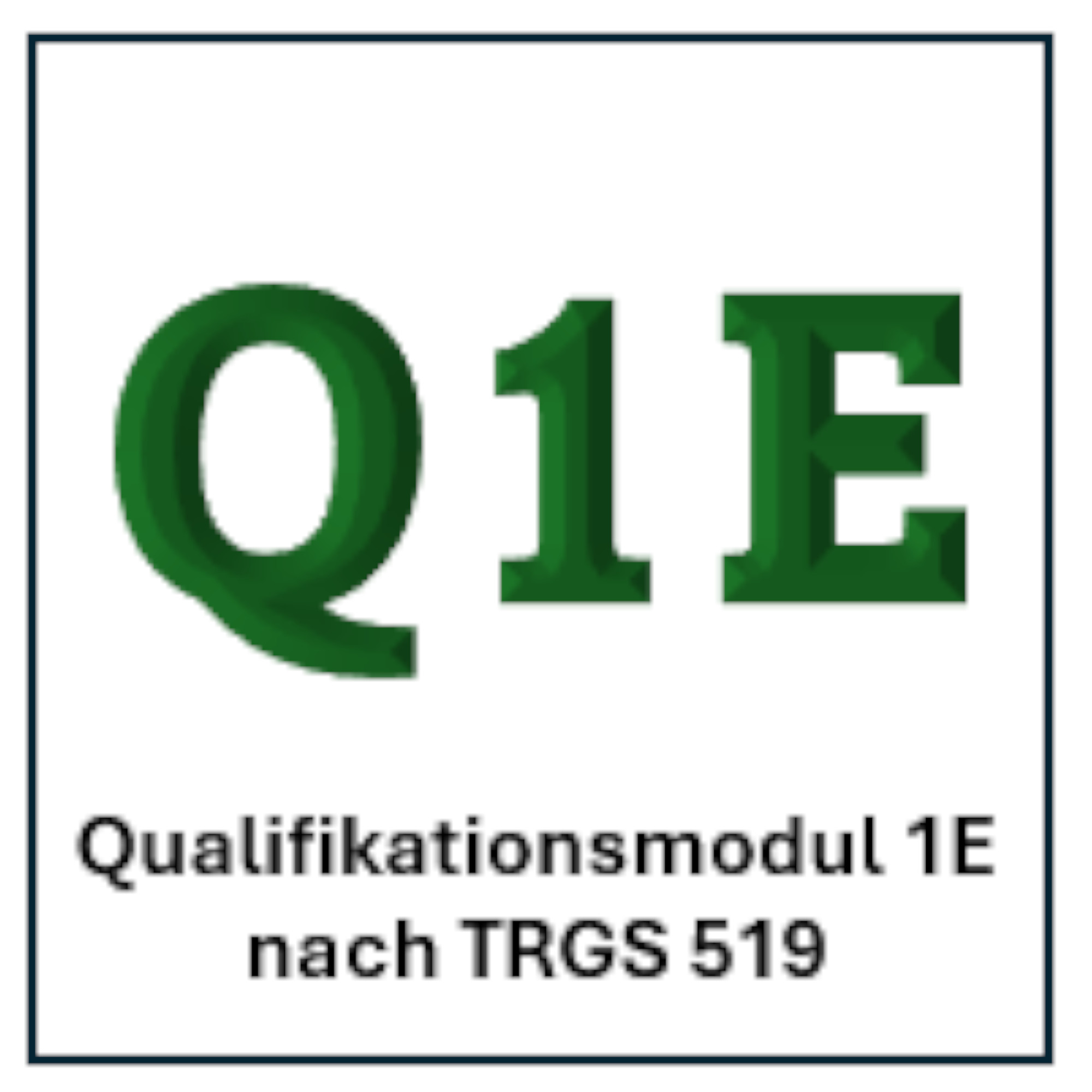 Das Bild zeigt den Text "Q1E" in grüner Schrift, darüber steht "Qualifikationsmodul 1E" und darunter "nach TRGS 519". Es handelt sich um eine grafische Darstellung eines Qualifikationsmoduls im Kontext der TRGS-Richtlinien.